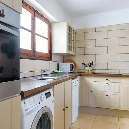Apartman Port Perfection: Your Dream By The *